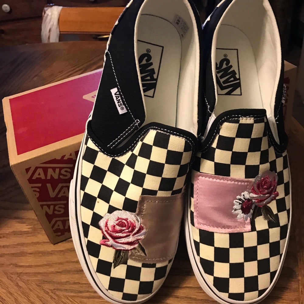 Van’s patchwork checker/rose women’s 8.5 New